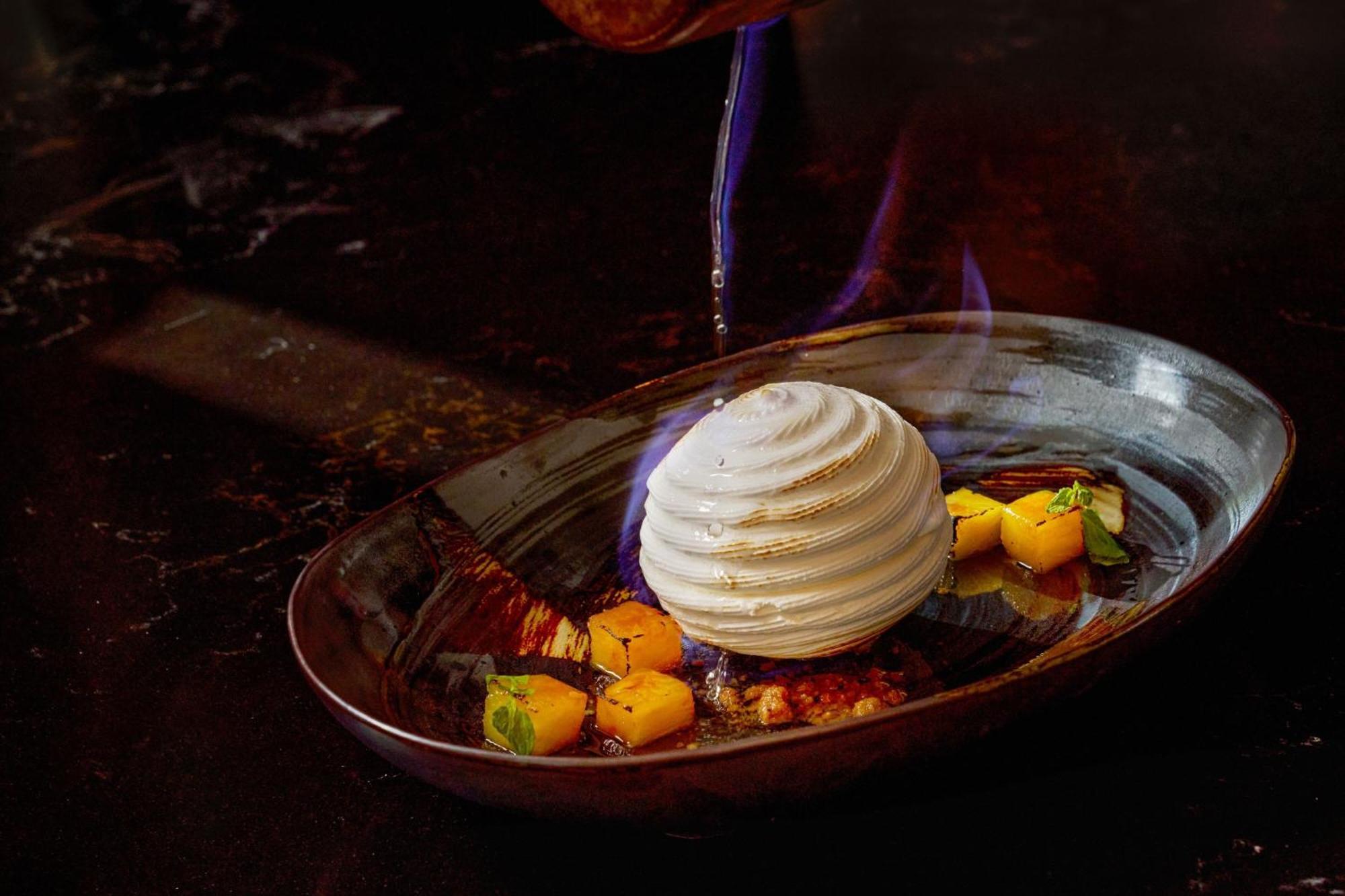W Singapore - Sentosa Cove Exteriör bild A dessert prepared with liquid nitrogen