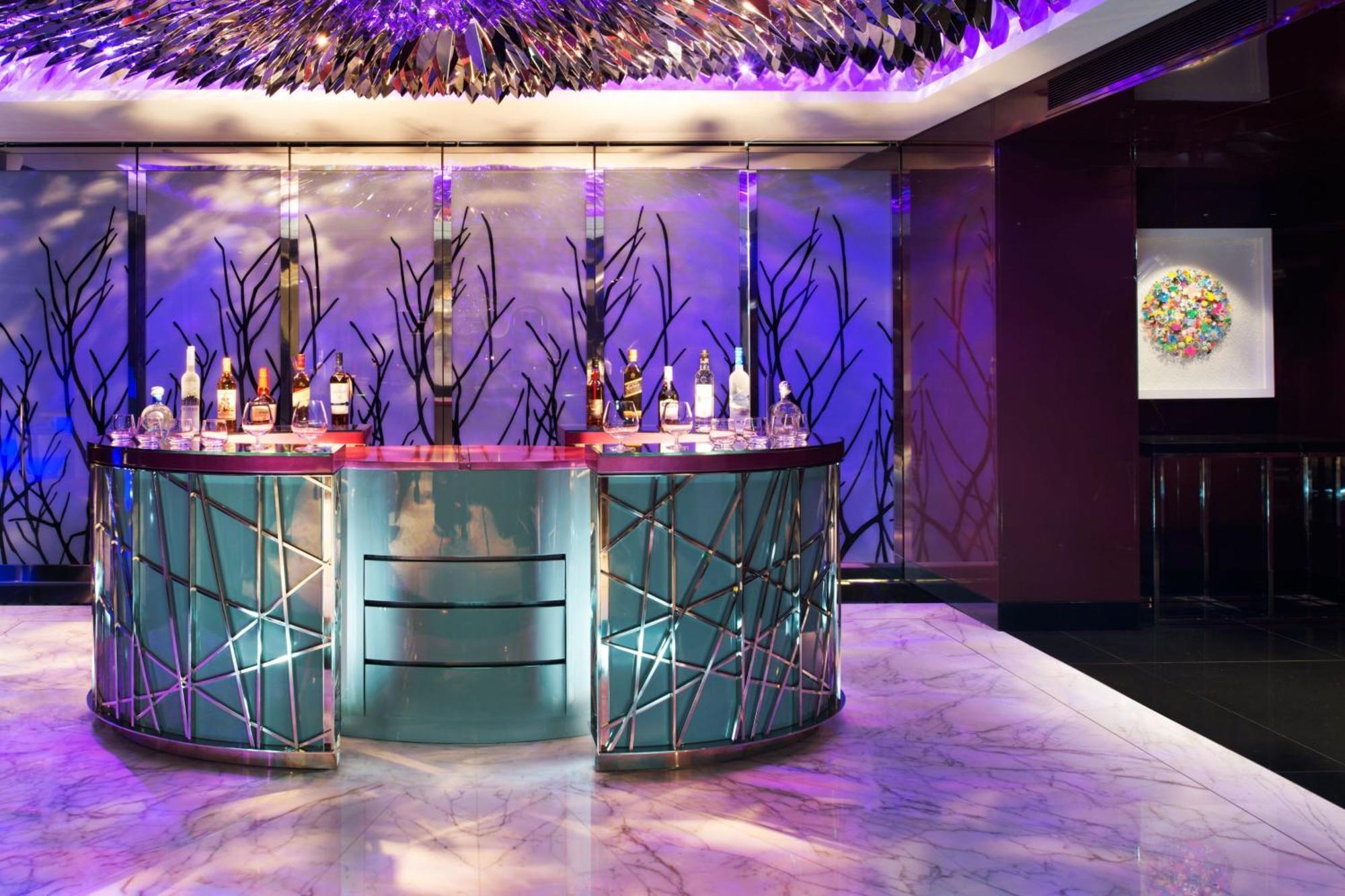 W Singapore - Sentosa Cove Exteriör bild The bar at the nightclub